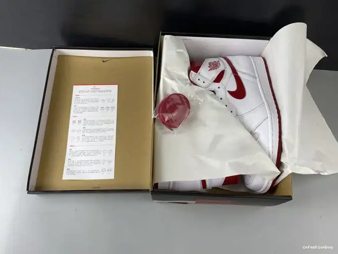 (2017) Red 1 Jordan 555088-103 Metallic Retro Air 0628